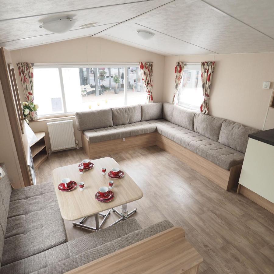 Vakantiepark Wilhelm Tell Superieur Chalet Opglabbeek المظهر الخارجي الصورة