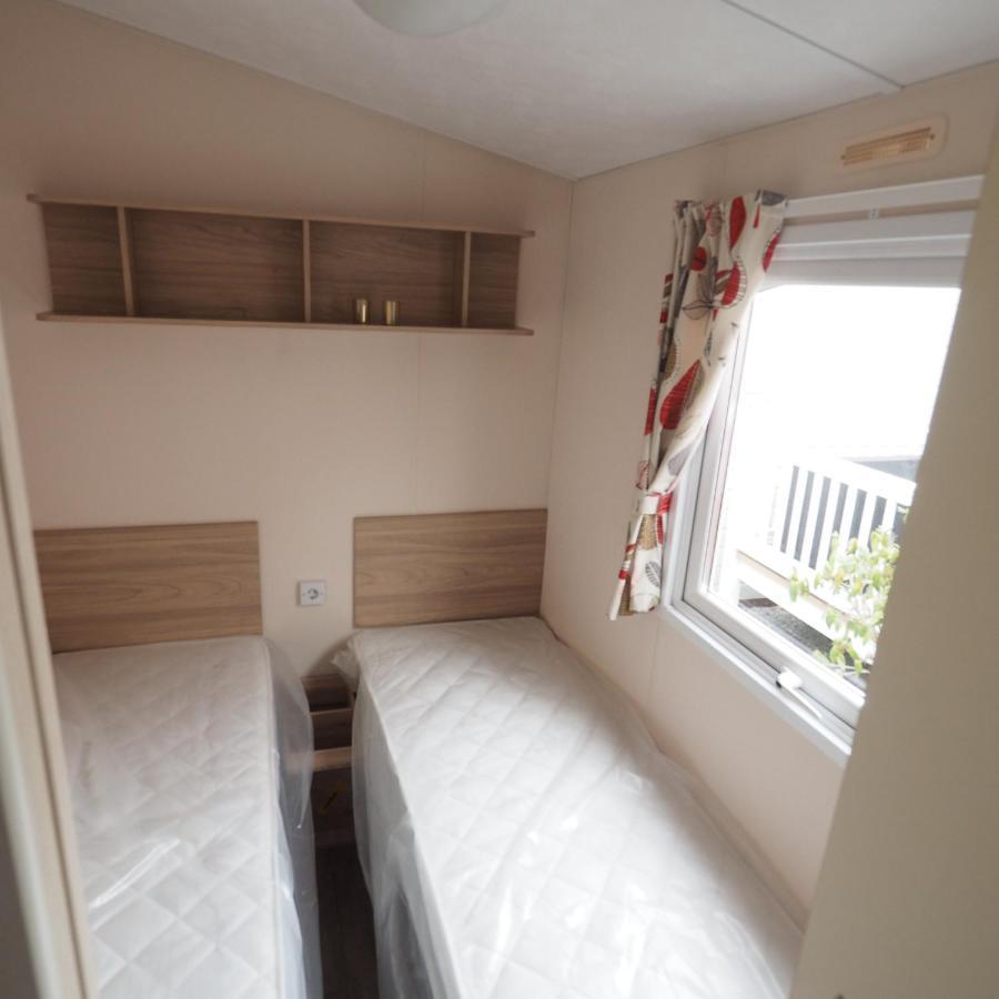 Vakantiepark Wilhelm Tell Superieur Chalet Opglabbeek المظهر الخارجي الصورة