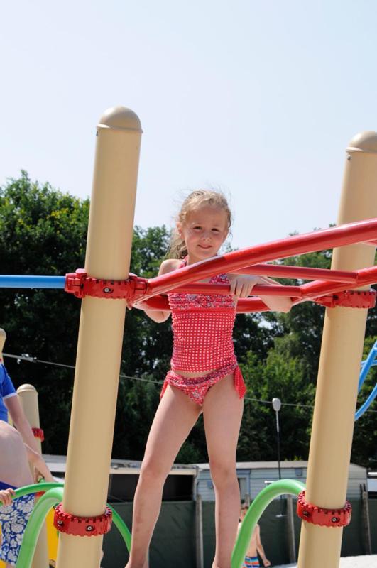 Vakantiepark Wilhelm Tell Superieur Chalet Opglabbeek المظهر الخارجي الصورة